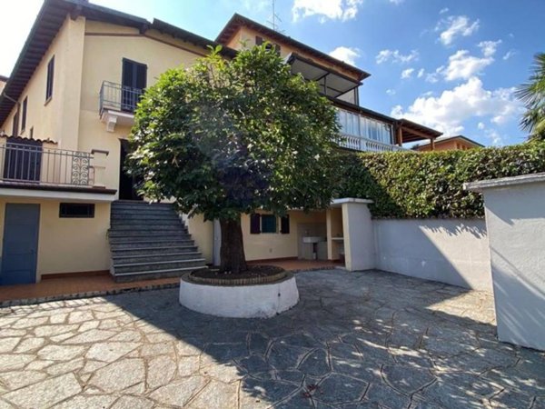 casa indipendente in vendita a Villa Guardia in zona Civello