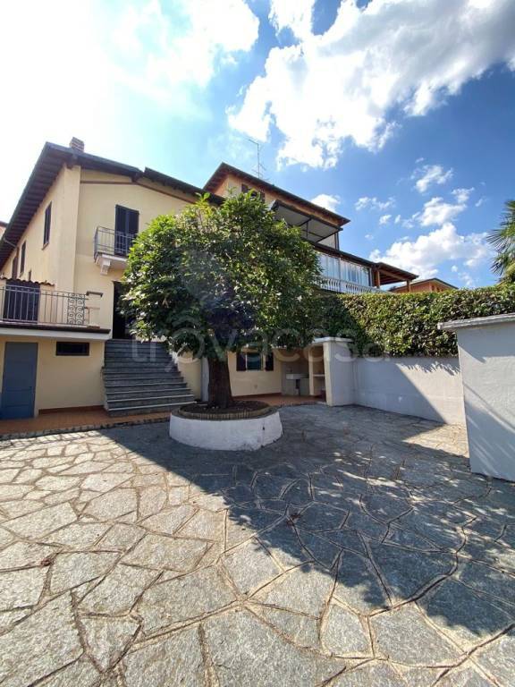 casa indipendente in vendita a Villa Guardia in zona Civello