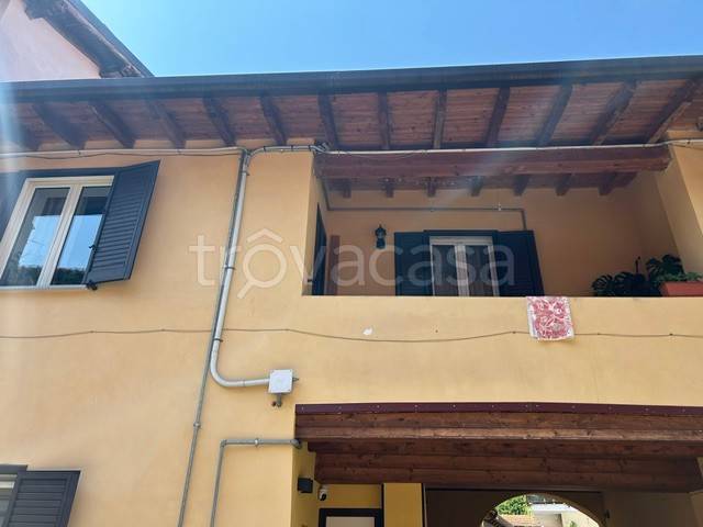 appartamento in vendita a Villa Guardia in zona Maccio