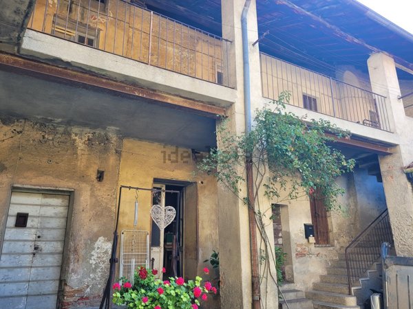 casa indipendente in vendita a Villa Guardia in zona Maccio