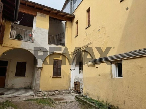 casa indipendente in vendita a Villa Guardia in zona Maccio