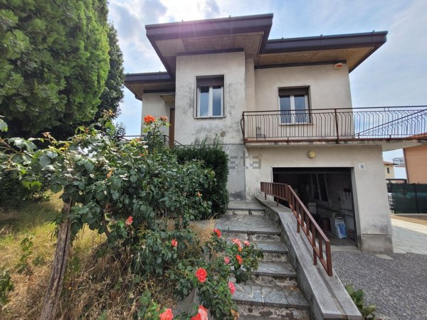 casa indipendente in vendita a Villa Guardia in zona Civello