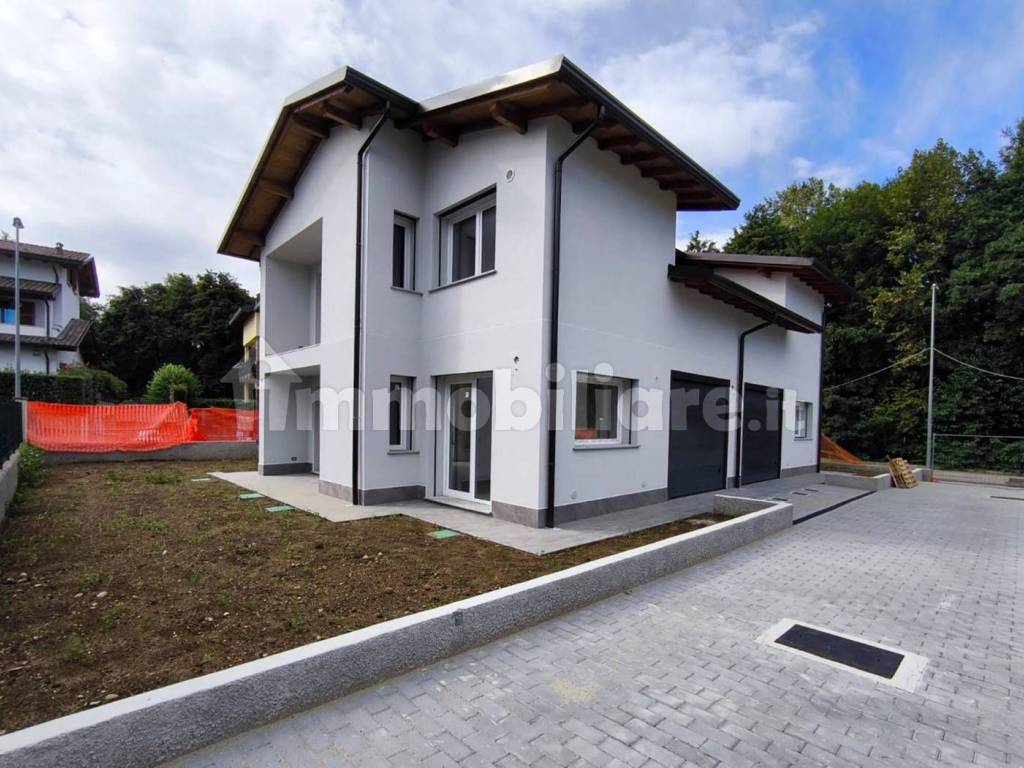casa indipendente in vendita a Villa Guardia in zona Maccio
