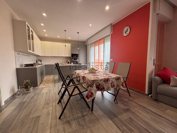 appartamento in vendita a Villa Guardia in zona Maccio