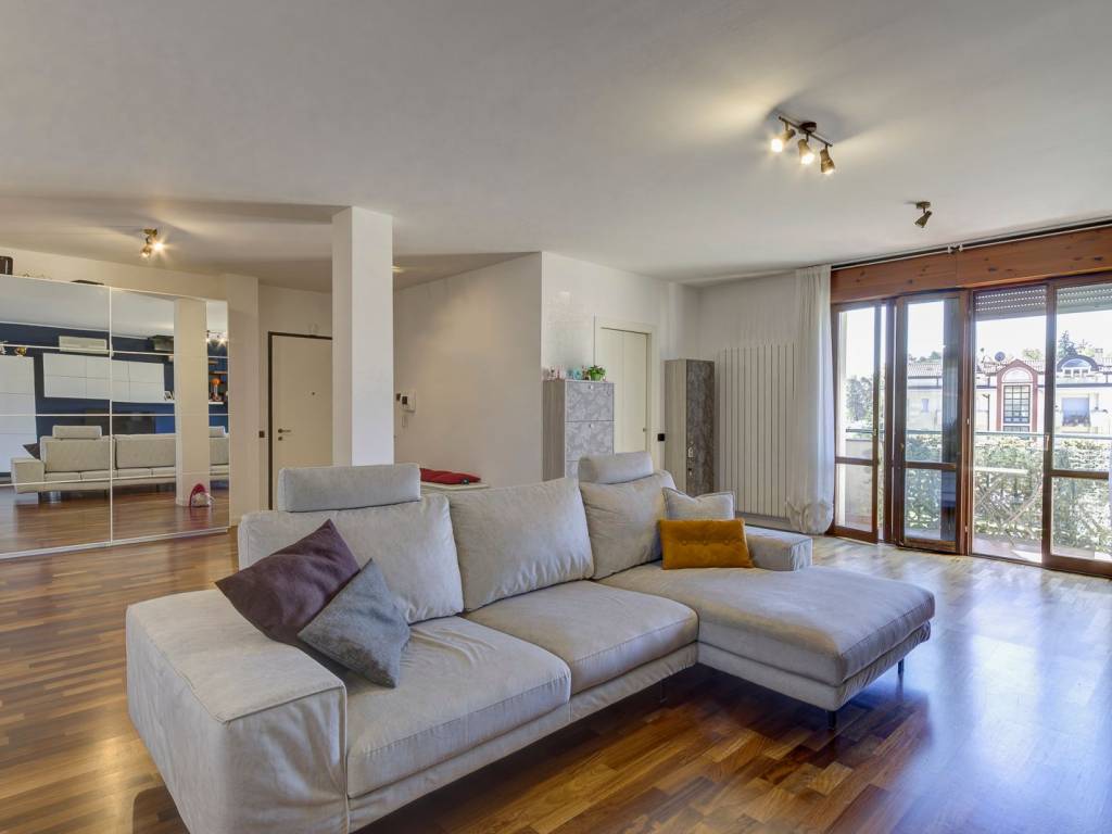 appartamento in vendita a Villa Guardia in zona Masano