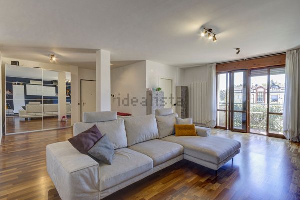 appartamento in vendita a Villa Guardia in zona Masano