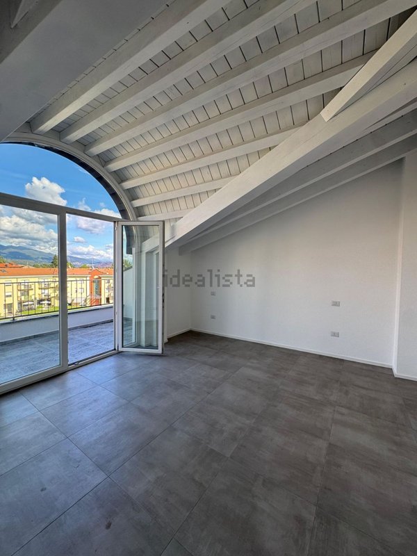 appartamento in vendita a Villa Guardia in zona Masano