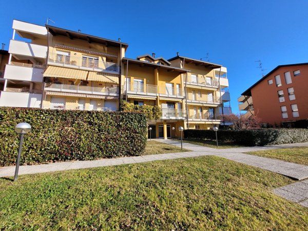 appartamento in vendita a Villa Guardia in zona Maccio