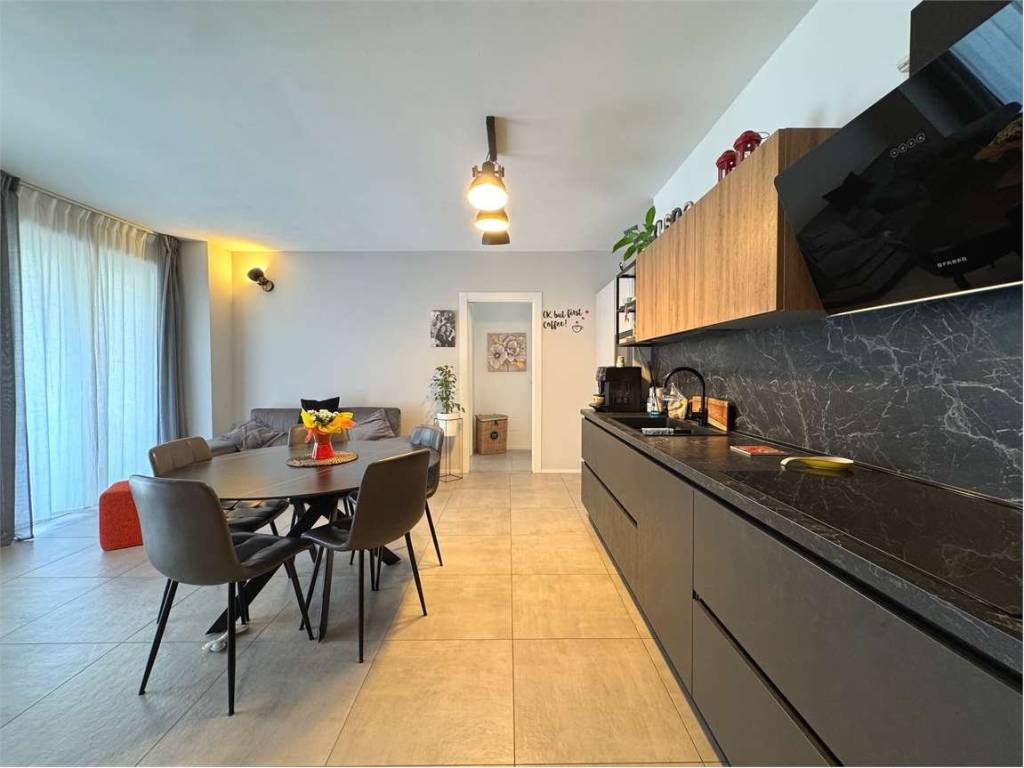 appartamento in vendita a Villa Guardia in zona Masano