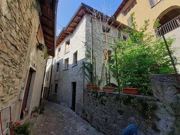 casa indipendente in vendita a Zelbio