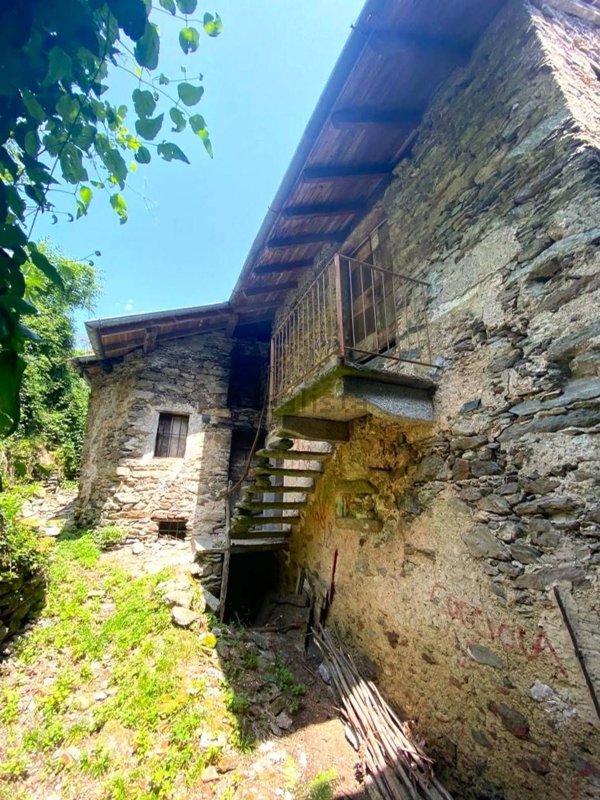 esavano in vendita a Gravedona ed Uniti in zona Gravedona