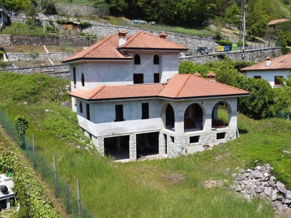 casa indipendente in vendita a Gravedona ed Uniti in zona Gravedona
