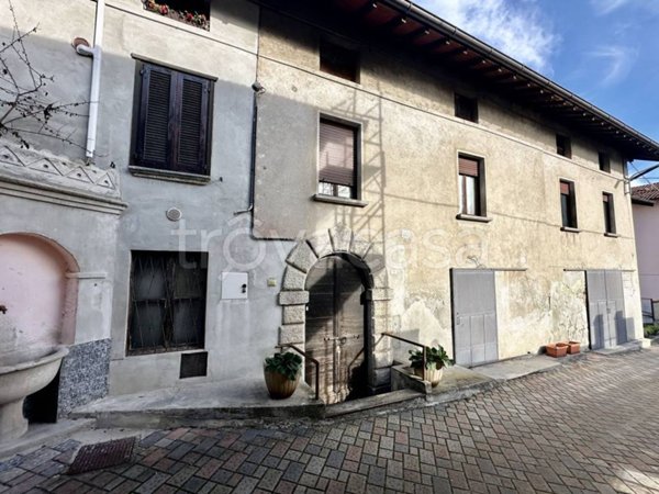 casa indipendente in vendita a Gravedona ed Uniti in zona Gravedona