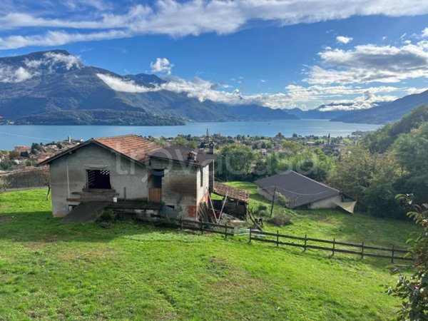 terreno edificabile in vendita a Gravedona ed Uniti in zona Gravedona