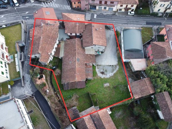 intera palazzina in vendita a Gravedona ed Uniti in zona Gravedona