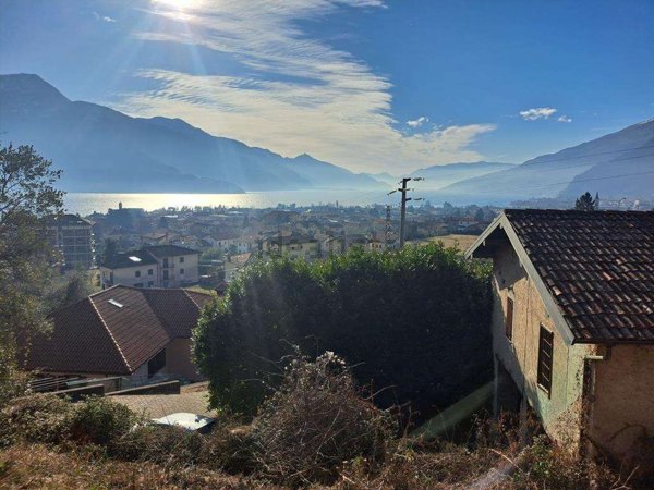 esavano in vendita a Gravedona ed Uniti in zona Gravedona