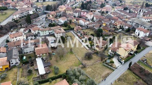 terreno edificabile in vendita a Gravedona ed Uniti in zona Gravedona