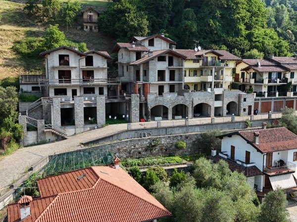 intera palazzina in vendita a Gravedona ed Uniti in zona Gravedona