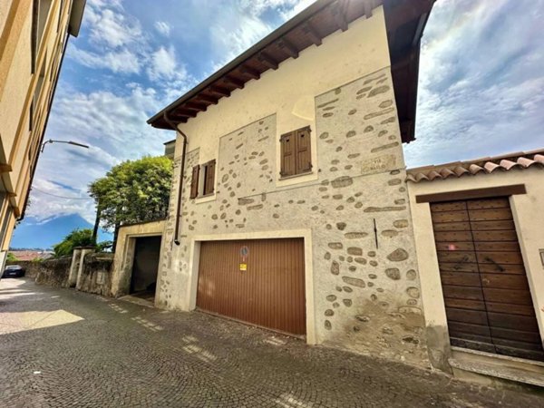 casa indipendente in vendita a Gravedona ed Uniti in zona Gravedona