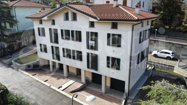 appartamento in vendita a Gravedona ed Uniti in zona Consiglio di Rumo