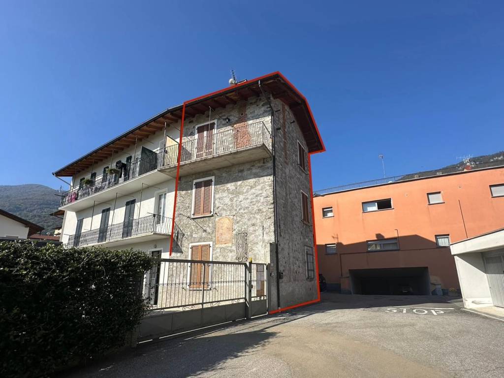 casa indipendente in vendita a Gravedona ed Uniti in zona Gravedona
