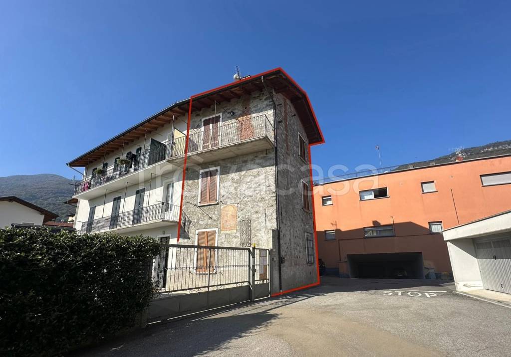 casa indipendente in vendita a Gravedona ed Uniti in zona Gravedona
