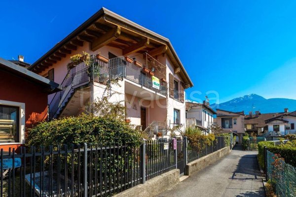 casa indipendente in vendita a Gravedona ed Uniti in zona Gravedona