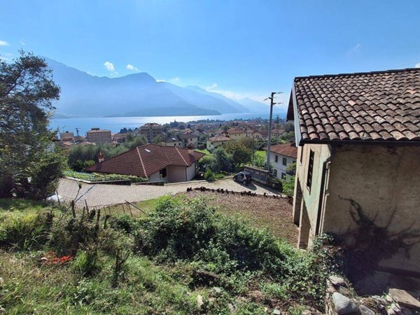 terreno edificabile in vendita a Gravedona ed Uniti in zona Gravedona