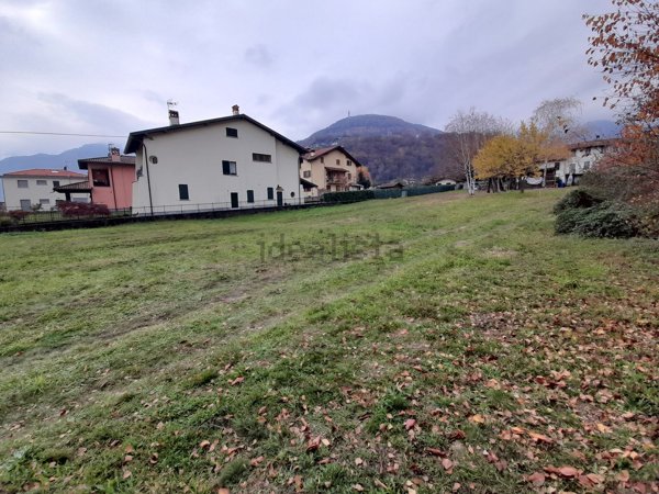 terreno edificabile in vendita a Gravedona ed Uniti in zona Gravedona