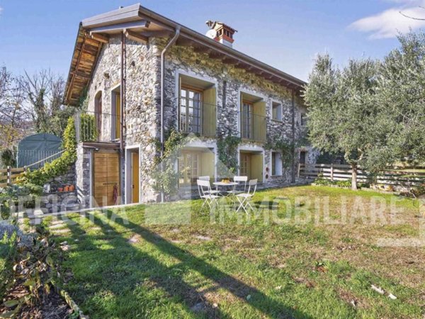 casa indipendente in vendita a Gravedona ed Uniti in zona Gravedona