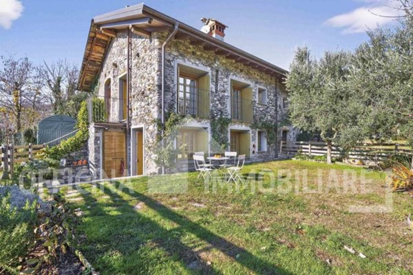 casa indipendente in vendita a Gravedona ed Uniti in zona Gravedona