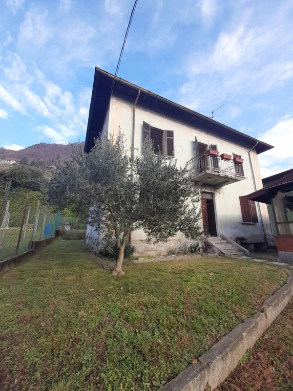 casa indipendente in vendita a Gravedona ed Uniti in zona Gravedona