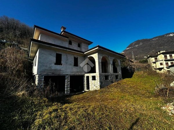 casa indipendente in vendita a Gravedona ed Uniti in zona Gravedona