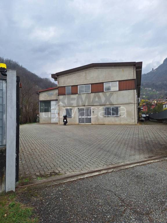 locale commerciale in vendita a Gravedona ed Uniti