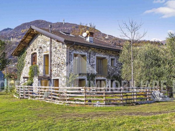 casa indipendente in vendita a Gravedona ed Uniti in zona Gravedona