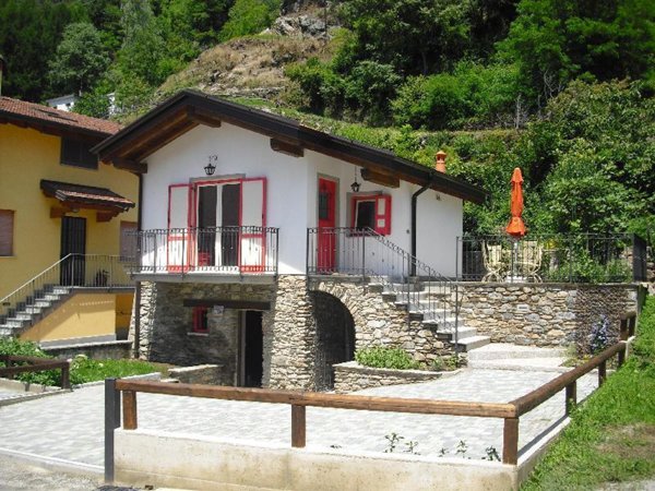 casa indipendente in vendita a Gravedona ed Uniti in zona Segna