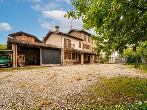 casa indipendente in vendita a Gravedona ed Uniti in zona Consiglio di Rumo