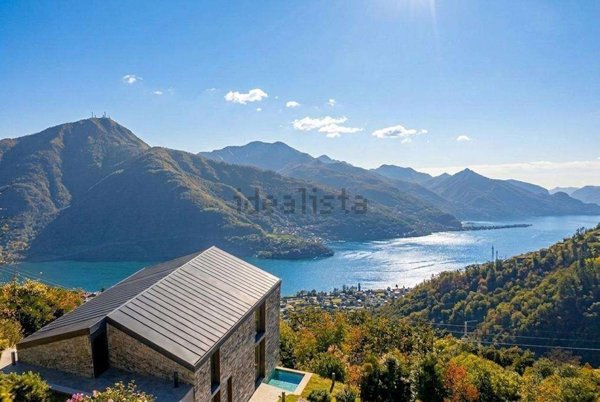 casa indipendente in vendita a Gravedona ed Uniti in zona Traversa