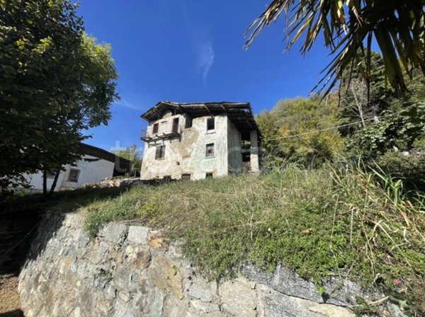 casa indipendente in vendita a Gravedona ed Uniti in zona Traversa