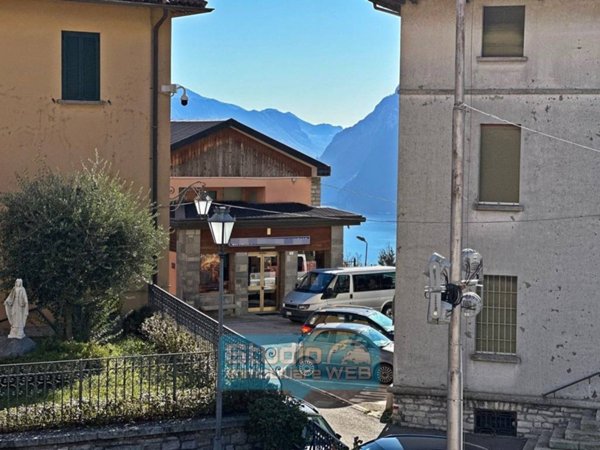 casa indipendente in vendita a Bellagio in zona Civenna