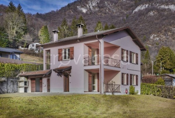 casa indipendente in vendita a Bellagio in zona Rovenza