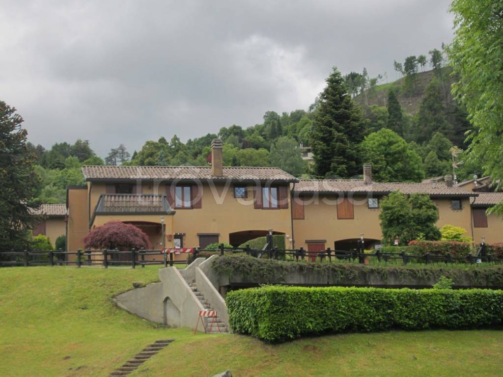 appartamento in vendita a Bellagio in zona Civenna