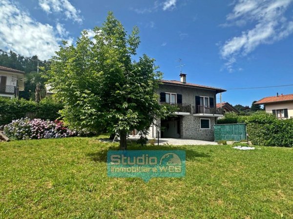 casa indipendente in vendita a Bellagio in zona Taronico