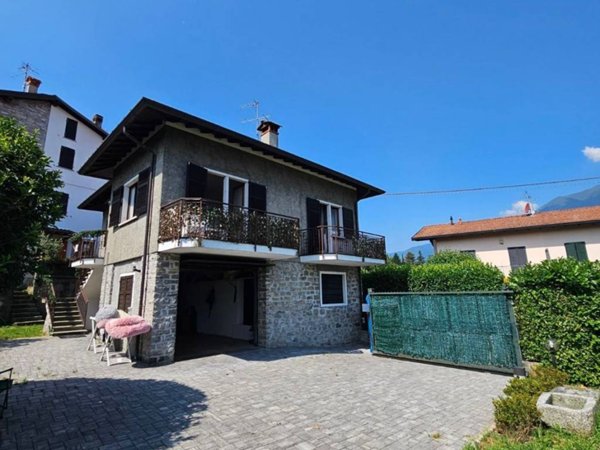 casa indipendente in vendita a Bellagio in zona Taronico