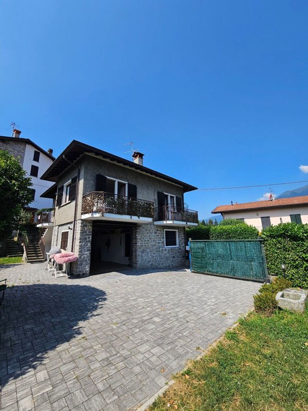 appartamento in vendita a Bellagio in zona Taronico