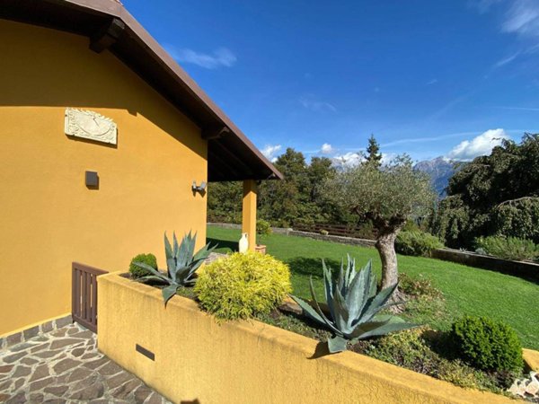 casa indipendente in vendita a Bellagio in zona Civenna