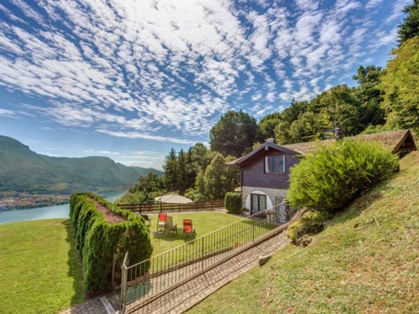 appartamento in vendita a Bellagio in zona Civenna