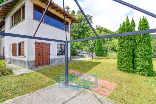 casa indipendente in vendita a Bellagio in zona Civenna