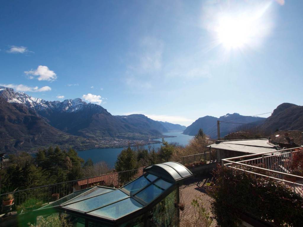 casa indipendente in vendita a Bellagio in zona Civenna