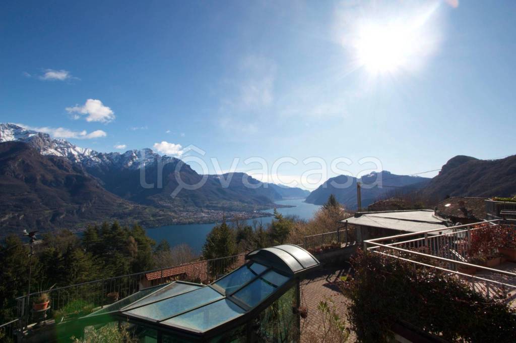 casa indipendente in vendita a Bellagio in zona Civenna
